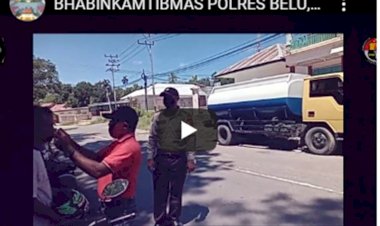 Cegah-Penyebaran-Covid-19,-Bhabinkamtibmas-dan-Pemerintah-kelurahan-Tulamalae-Bagi-Masker-Gratis--untuk-Warga