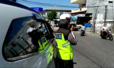 Penling-di-Jalur-Ini,-Larangan-Mudik-dan-Pakai-Masker-Digaungkan-Sat-Lantas-Polres-Belu-Guna-Memutus-Covid-19