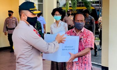 Kapolda-NTT-Serahkan-Bantuan-APD-untuk-Gugus-Tugas-Covid-19-Kabupaten-Belu