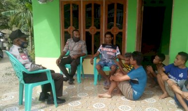 Sambang-Dialogis,-Anggota-Polsek-Lasiolat--Ajak-Warga-Jaga-Kamtibmas-dan-Patuhi-Protokol-Kesehatan-Covid-19