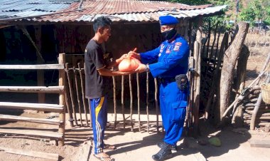 Berbagi-di-Hari-Bhayangkara-ke-74,-Sat-Pol-Airud-Polres-Belu-Salurkan-Beras-untuk-Warga-Terdampak-Covid-19