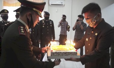 Bupati-Belu-dan-Dandim-Beri-Kejutan-Manis-di-Perayaan-Hari-Bhayangkara-ke-74-di-Polres-Belu