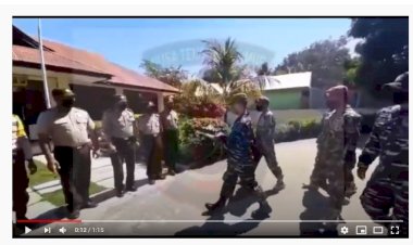 Hari-Bhayangkara-ke-74,-Polsek-Kakuluk-Mesak-Dapat-Kejutan-Manis-dari-Personil-Pos-TNI-AL-Atapupu