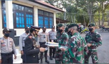 Video:-Wujud-Sinergitas,-Satgas-Pamtas-Yon-Raider-142/KJ-Beri-Kado-untuk-Polsek-Tasifeto-Timur-di-Hari-Bhayangkara-ke-74