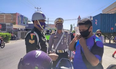 Ops-Patuh-2020,-Sat-Lantas-Bareng-Subden-POM-Gelar-Razia-dan-Bagi-Masker-Gratis-untuk-Masyarakat