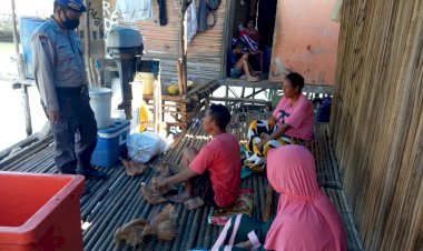 Sambang-Binkamsa,-Sat-Pol-Airud-Polres-Belu-Imbau-Warga-Pakai-Masker-dan-Jaga-Jarak-Bila-Beraktivitas-di-Luar-Rumah