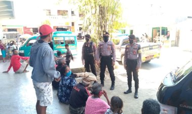 Jaga-Jarak-dan-Pakai-Masker,-Imbau-Anggota-Samapta-Polres-Belu-ke-Masyarakat-Saat-Turun-Patroli-Dialogis