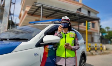 Penling-di-Simpang-Lima,-Sat-Lantas-Ajak-Masyarakat-Pakai-Masker,-Jaga-Jarak-dan-Patuhi-Aturan-Lalu-Lintas