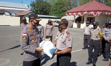 Bakti-Sosial-Serentak,-Kapolres-Belu-Distribusikan-10-Ton-Beras-Bantuan-Polri--dan-Ratusan-Paket-Sembako