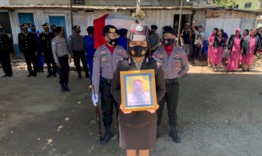 Beri-Penghormatan-Terakhir,-Polres-Belu-Gelar-Upacara-Pelepasan-Jenazah--Almarhum-BRIGPOL-Andronikus-A.-Kristian