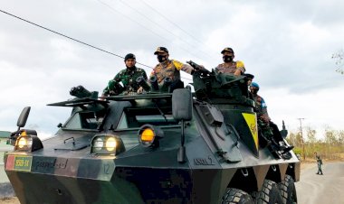 Simak-Video-Momen-Kapolres-Belu,-AKBP-Khairul-Saleh-Naik-Panser-Anoa-Saat-Silaturahmi-di-Markas-Kavaleri