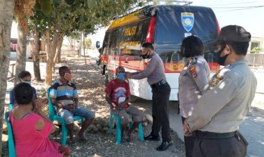 Cegah-Klaster-Covid-19-di-Pilkada-2020,-Sat-Binmas-Polres-Belu-Sampaikan-Maklumat-Kapolri-dan-Bagi-Masker-untuk-Masyarakat