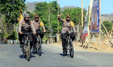 Jaga-Stamina-dan-Pantau-Situasi-Kamtibmas,--Kapolres-Belu-Pimpin-Patroli-Sepeda-Sisir-Kota-Atambua