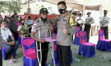 Beri-Dukungan-Moral-dan-Semangat,--Kapolres-Belu-Beri-Tali-Asih-untuk-Anggota-yang-Sakit