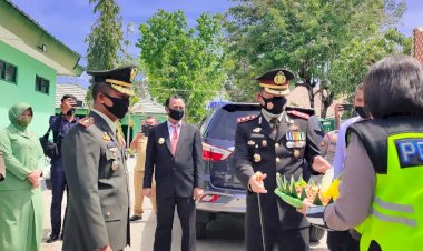 Sambangi-Kodim-hingga-Kavaleri,-Kapolres-Belu-dan-PJU-beri-kejutan-di-Hari-Jadi-TNI-ke-75,-Ini-Dia-Videonya