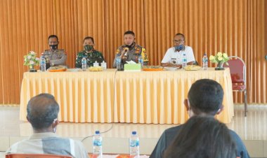 Silaturahmi-dengan-Para-Tokoh-di-Naitimu,-Kapolres-Belu-Minta--Warga-Jangan-Mudah-Terhasut-Berita-Hoax