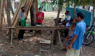 Cegah-Penularan-Covid-19,-Bhabinkamtibmas-Tulamalae-Minta-Warga-RT.10--Taati-Protokol-Kesehatan