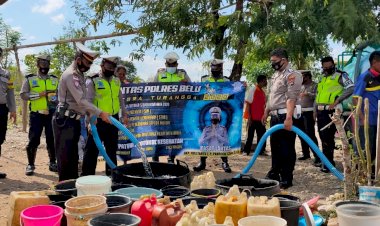 Operasi-Zebra-Turangga-2020,-Sat-Lantas-Polres-Belu-Salurkan-Air-Bersih-untuk-Warga-Terdampak-Kekeringan