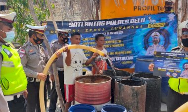 Tutup-Ops-Zebra-2020,-Sat-Lantas-Polres-Belu-Bagi-Air-Bersih-untuk-Masyarakat-Kampung-Jokowi