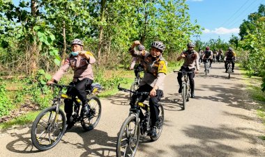Video,-Patroli-Sepeda-Kapolres-Belu-Kembali-Hadir-Ciptakan-Kamtibmas-di-Tengah-Pilkada-dan-Pandemi-Covid-19