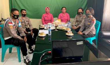 Bersama-Ibu-Asuh,-Polwan-Polres-Belu-Ikuti-Giat-Tatap-Muka-dengan-Ibu-Asuh-Polwan-Polda-NTT-Lewat-Zoom-Meeting