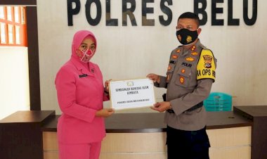 Usai-Galang-Dana,-Polres-Belu-dan-Bhayangkari-Salurkan-Bantuan-Tunai-untuk-Korban-Erupsi-Gunung-Ile-Lewotolok