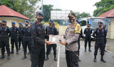Lepas-BKO-Brimob-Nusantara,-Kapolres-Belu:-Terima-Kasih,-Jadikan-Tugas-Pengamanan-Pilkada-Sebagai-Pengalaman-Berharga