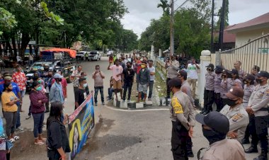 Aksi-Damai-Berujung-Dialog,-Simak-Penjelasan-Kapolres-Belu-kepada-Peserta-Aksi-Damai-Aliansi-Pemuda-Belu