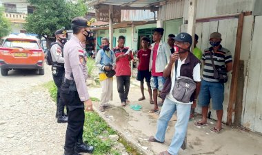 Sentuh-Warga-di-Tempat-Keramaian,-Sat-Samapta--Polres-Belu-Sampaikan-Langkah-Efektif-Cegah-Penularan-Virus-Corona