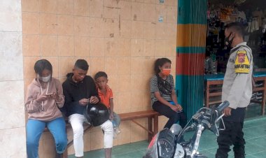 Temui-Warga-Saat-Sambang,-Bhabinkamtibmas-Fulur-Minta-Warga-Jangan-Anggap-Enteng-Covid-19