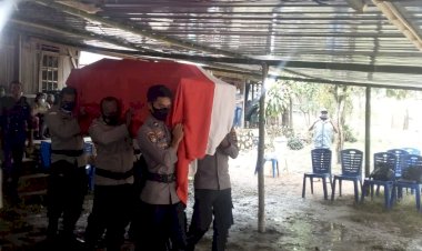 Beri-Penghormatan-Terakhir,-Polres-Belu-Gelar-Upacara-Pemakaman-Almarhum-BRIPKA-Purn.Bendito-Amaral
