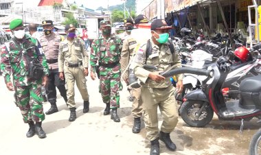 Lawan-Corona,-Polres-Belu-Bersama-TNI-dan-Sat-Pol-PP-Semprot-Disinfektan-di-Tiga-Fasilitas-Umum