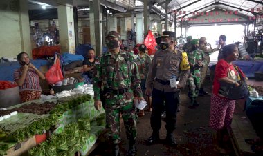 Simak-Video,-Sinergitas-TNI-Polri-dan-Sat-Pol-PP-di-Belu,-Bagi-Ribuan-Masker-Hingga-Semprot-Disinfektan-Cegah-Covid-19