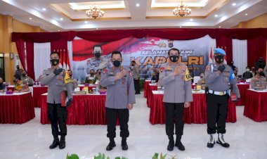 Kapolri-Beri-Penghargaan-Kesempatan-Sekolah-Perwira-kepada-Dua-Personel-Polda-DIY-Berprestasi