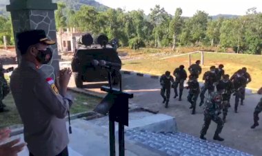 Keren,-Kapolres-Belu-Disambut-Yel-yel-Saat-Mengambil-Apel-Pagi-di-Markas-Kavaleri-Atambua,-Tonton-Videonya