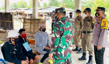 Kampanyekan-PPKM-Mikro,-Polres-Belu-dan-Instansi-Terkait-Sosialisasi-Prokes-dan-Bagi-Masker-di-Dua-Pasar-Tradisional