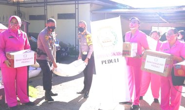 Peduli-Sesama,-Simak-Video-Bakti-Sosial-Polres-Belu-dan-Bhayangkari-untuk-Korban-Banjir-Bandang-di-Tasain