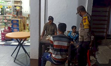 Cegah-Meningkatnya-Kasus-Covid-19,-Anggota-Polsek-Kakuluk-Mesak-Imbau-Warga-Stop-Berkerumun-dan-Taati-Prokes