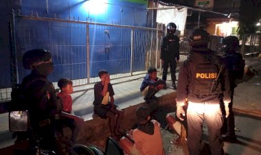 Sisir-Perkotaan,-Samapta-Polres-Belu-Ajak-Warga-Jaga-Kamtibmas-dan-Stop-Berkerumun