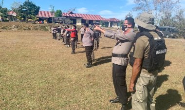 Asah-Kemampuan,-Kapolres-Belu-Bareng-Anggota-Gelar-Latihan-Menembak-di-Mako-Brimob