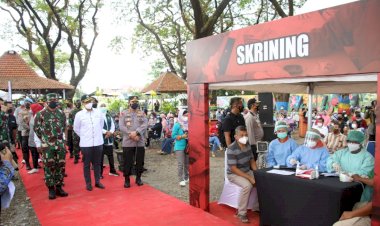 Panglima-TNI-dan-Kapolri-Pantau-Pelaksanaan-Vaksinasi-di-Madiun