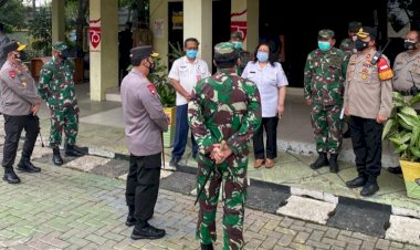 Panglima-TNI-dan-Kapolri-Tinjau-Vaksinasi-Massal-Pelaut-hingga-Pekerja-Pelabuhan-Tanjung-Priok