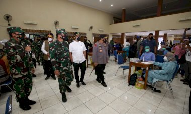 Kapolri-Sebut-TNI-Polri-Siap-Fasilitasi-Warga-Yogyakarta-yang-Ingin-Percepat-Vaksinasi-Massal