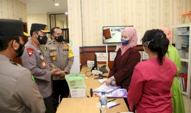 Kapolri-Cek-Pasien-Covid-19-Terlayani-dengan-Baik-di-RS-Polri-dan-Berikan-Bansos-ke-Nakes