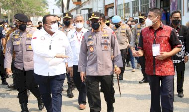 Tinjau-Vaksinasi-Buruh,-Kapolri-Harap-Pertumbuhan-Ekonomi-Membaik