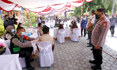 Tinjau-Vaksinasi-Serentak-10-Titik-di-NTB,-Kapolri-Harap-Target-Pemerintah-Segera-Terwujud