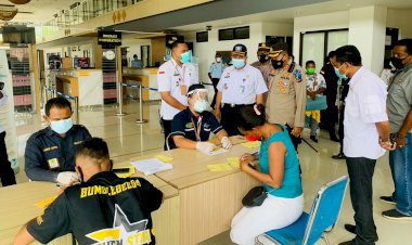 Bareng-Kepala-Imigrasi,-Kapolres-Belu-Tinjau-Aktivitas-Lintas-Batas-di-PLBN-Motaain