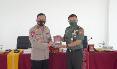 Kapolda-NTT-Sumbangkan-Ratusan-Buku-Untuk-Kepustakaan-Universitas-Pertahanan-RI-di-Belu