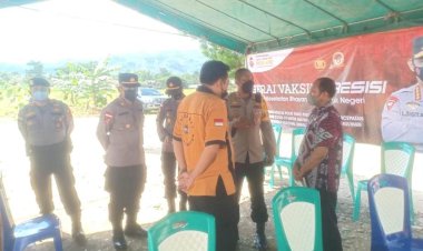 Vaksinasi-Massal-Serentak,-Kapolres-Belu-Pantau-Pelaksanaan-Vaksinasi-Covid-19-di-wilayah-Raihat