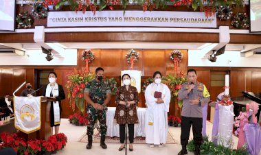 Tinjau-Gereja-Katedral,-Kapolri-Pastikan-Beri-Pelayanan-dan-Pengamanan-Optimal-di-Perayaan-Natal-dan-Tahun-Baru